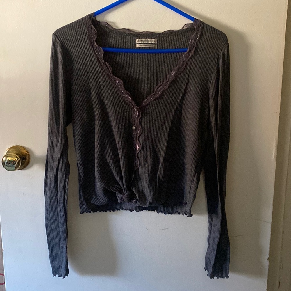 Urban outfitters L grey thin tie front lace trim LS top great condition